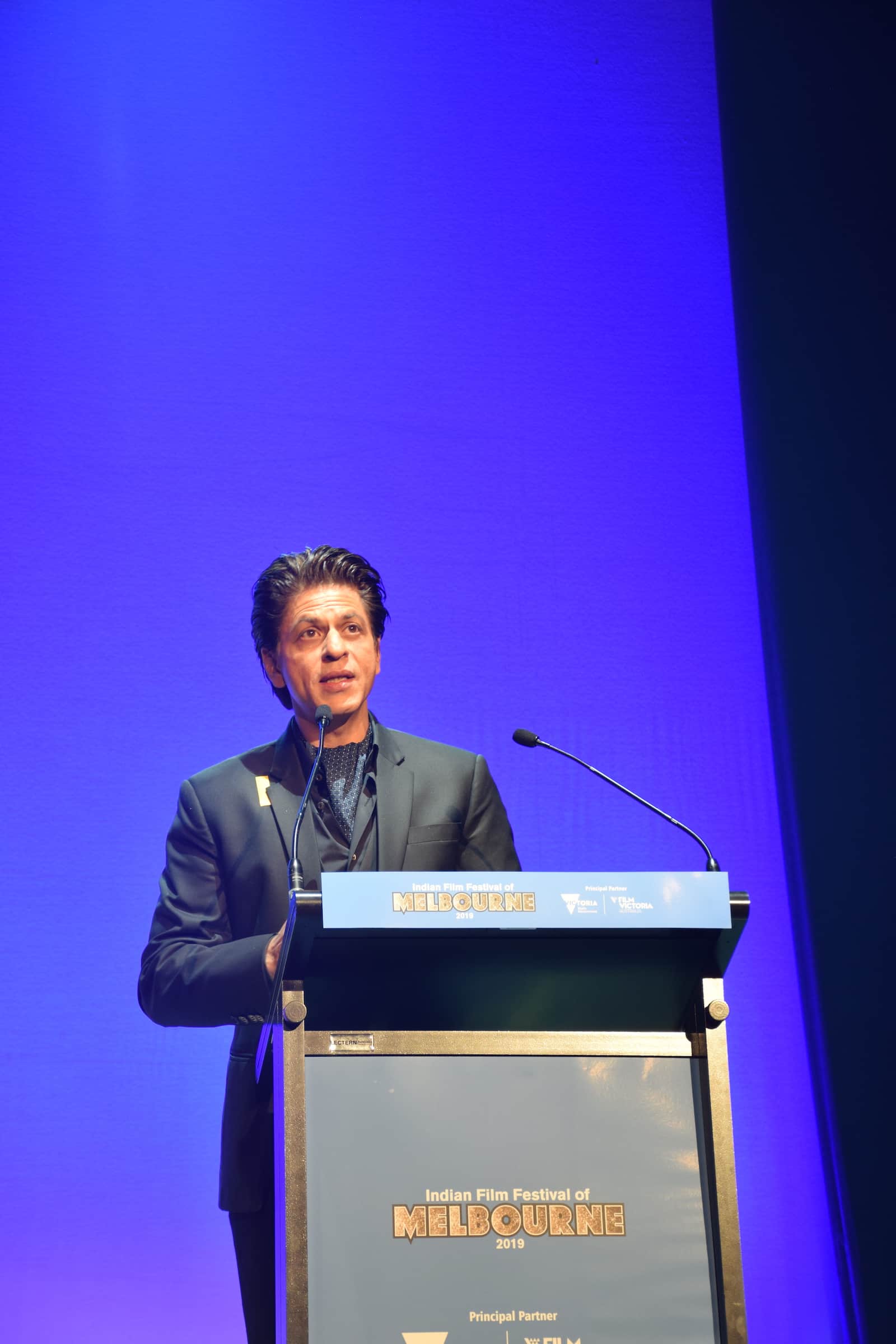 Shah rukh Khan praise to his team Trinbago Knight Riders for distributing food to needy