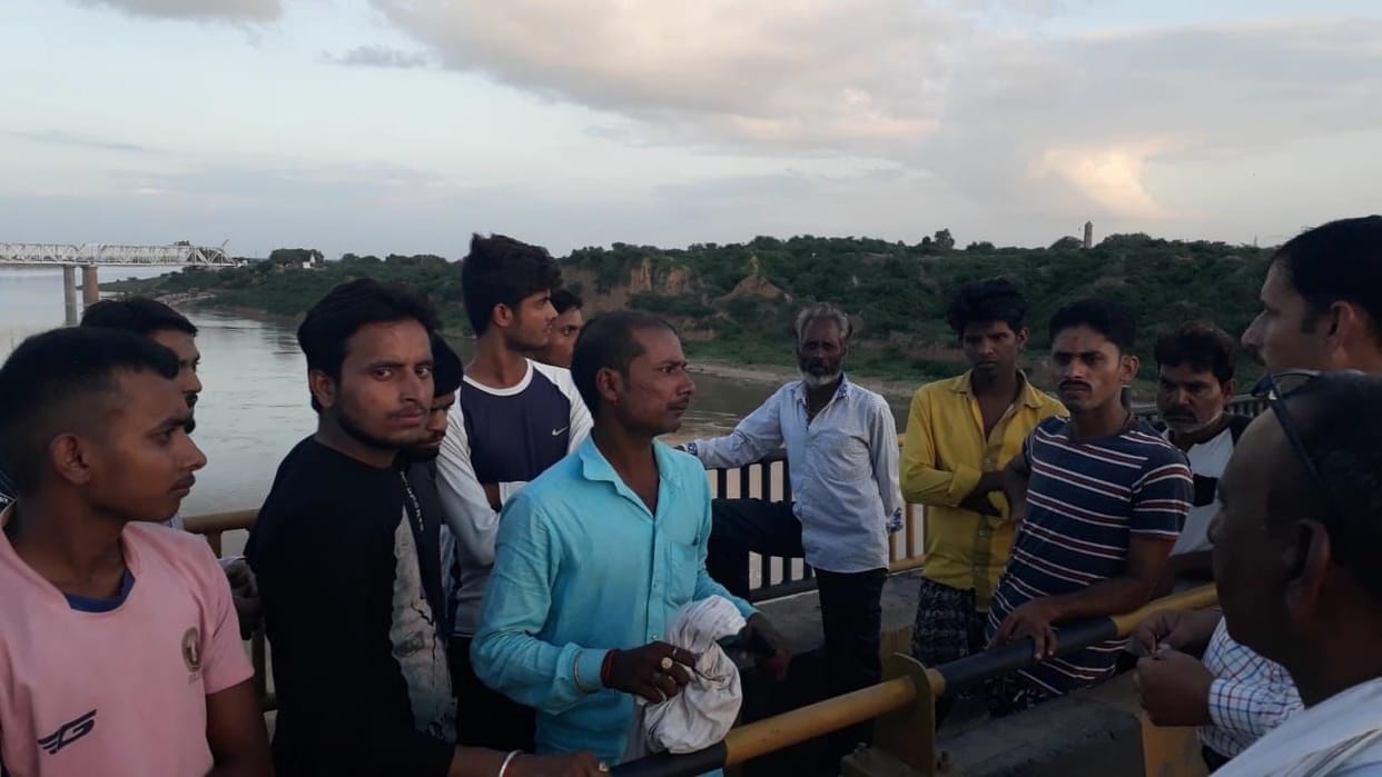 Married woman jumps from bridge to Yamuna river, search continues