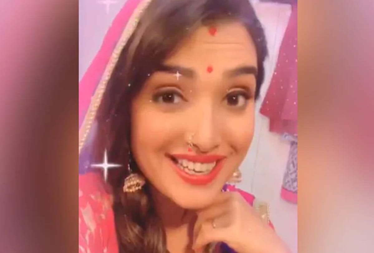 Aamrapali Dubey and Nirahua Film Lallu Ki Laila Song jawaniya bhail udanbaaz