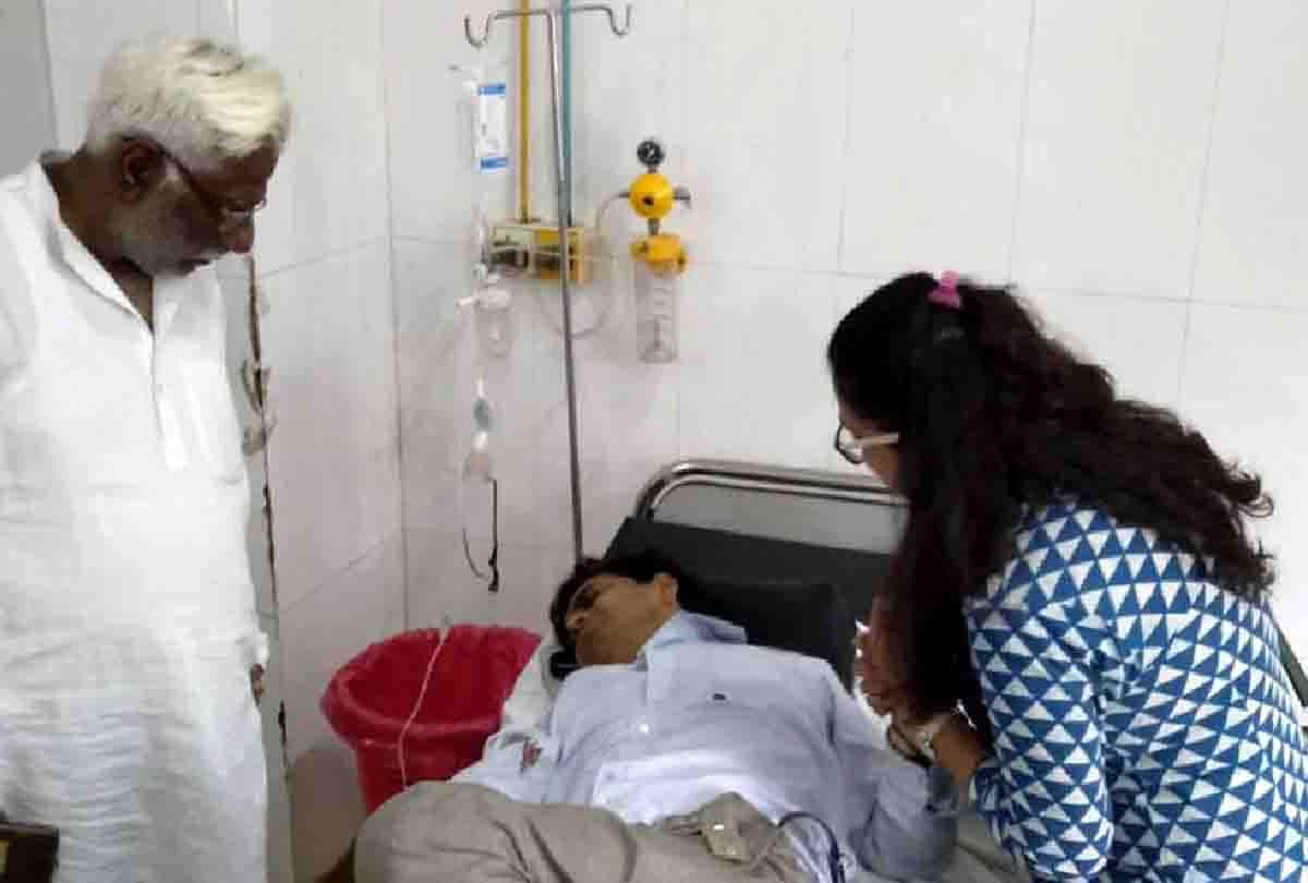 accident on agra lucknow expressway 4 people injured