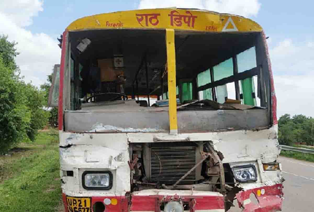truck bus accident in kanpur
