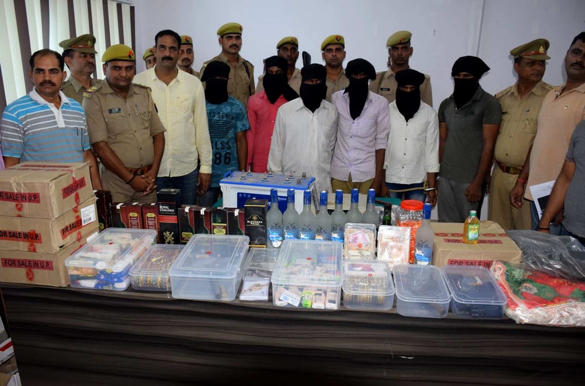 police arrested accused of loot in azamgarh city