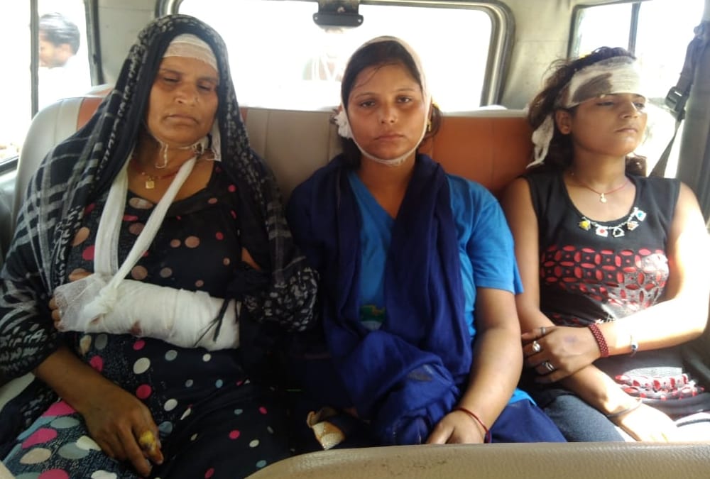 Goons beat a lady and her daughters in Amethi.