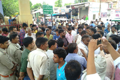 Kidnapping attempt of girl child by Bike riders Mob Caught and beat two man