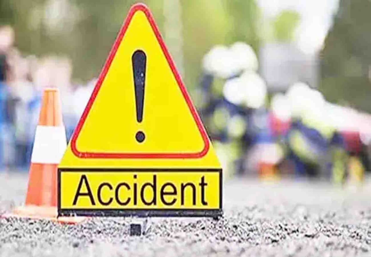 road accident in unnao, one people died and two injured
