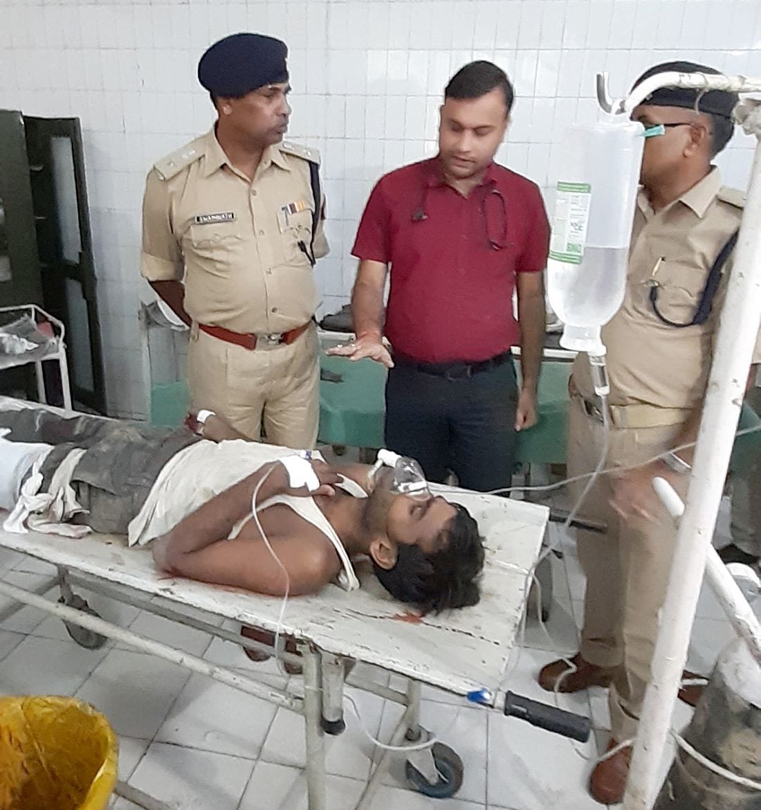 The prisoner escaped from the moving train, caught by the police after the encounter