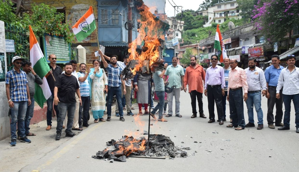 congress burnt effigy of mla and state government