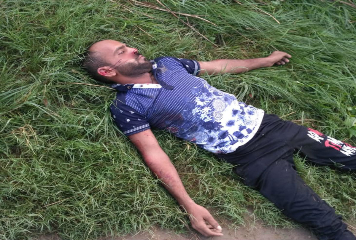 Kidnapping attempt of girl child by Bike riders Mob Caught and beat two man