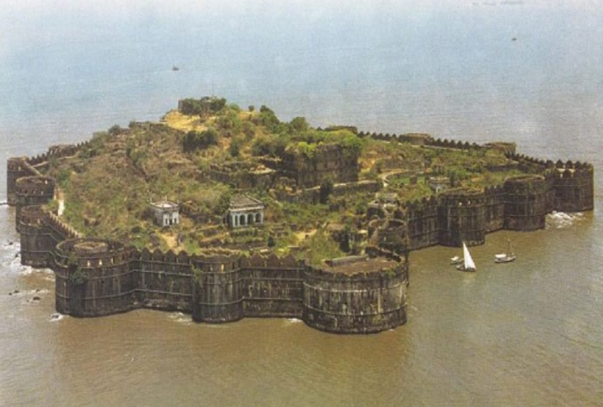 mysterious fort in india murud janjira fort mysterious fresh water lake