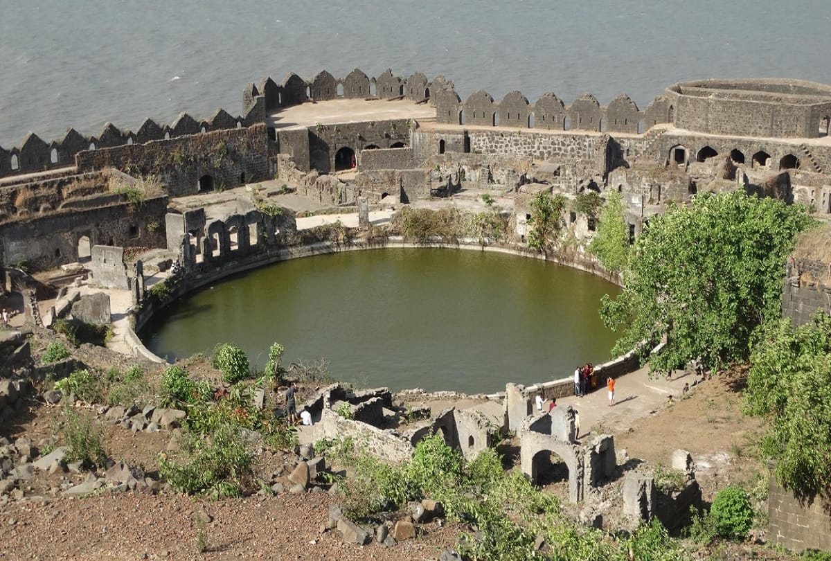 mysterious fort in india murud janjira fort mysterious fresh water lake
