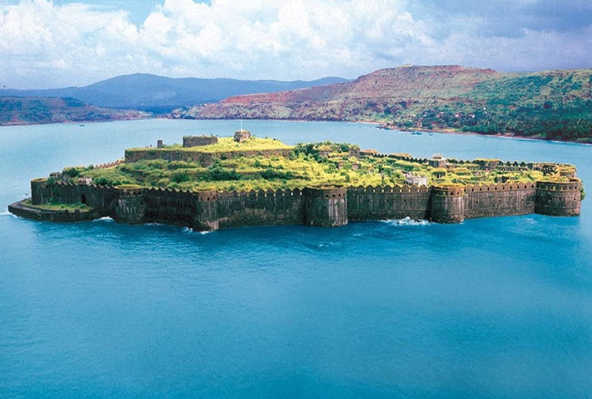 Murud-Janjira Fort surrounded by Arabian Sea