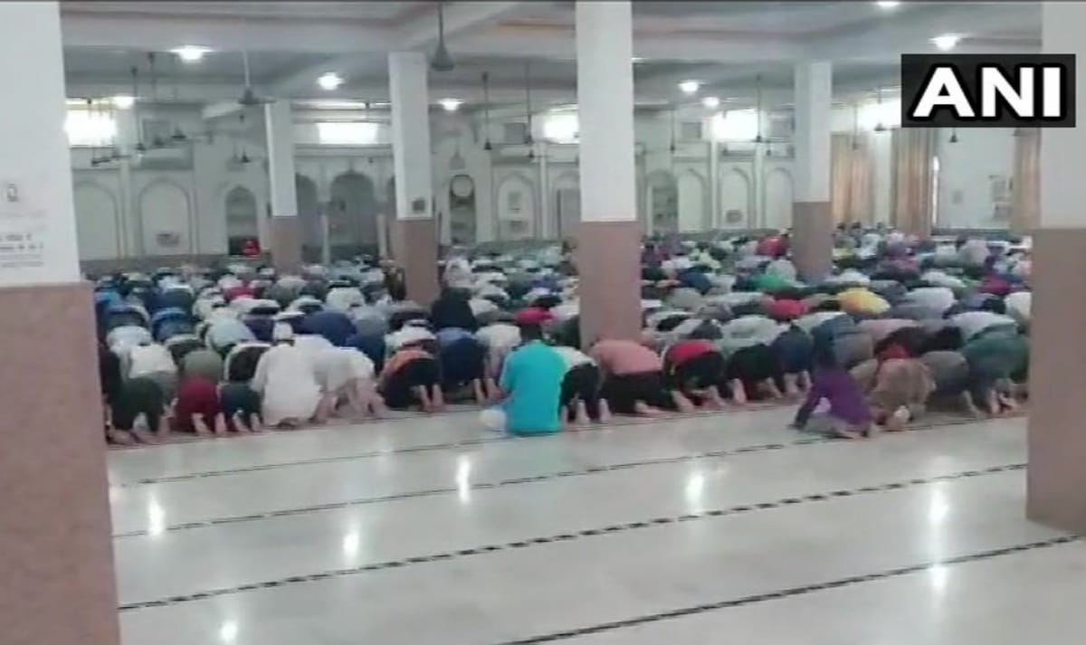 Srinagar: Anti-national slogans raised after Namaz in Jamia Masjid