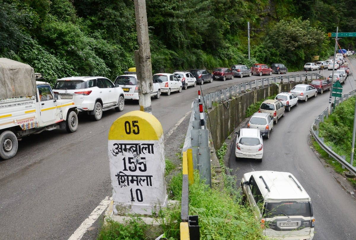 25 kilometer traffic jam on Shimla theog national highway