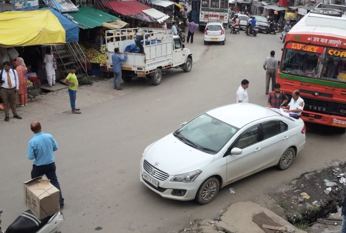 woman judge vehicle challan by Himachal Police in Palampur Kangra Himachal