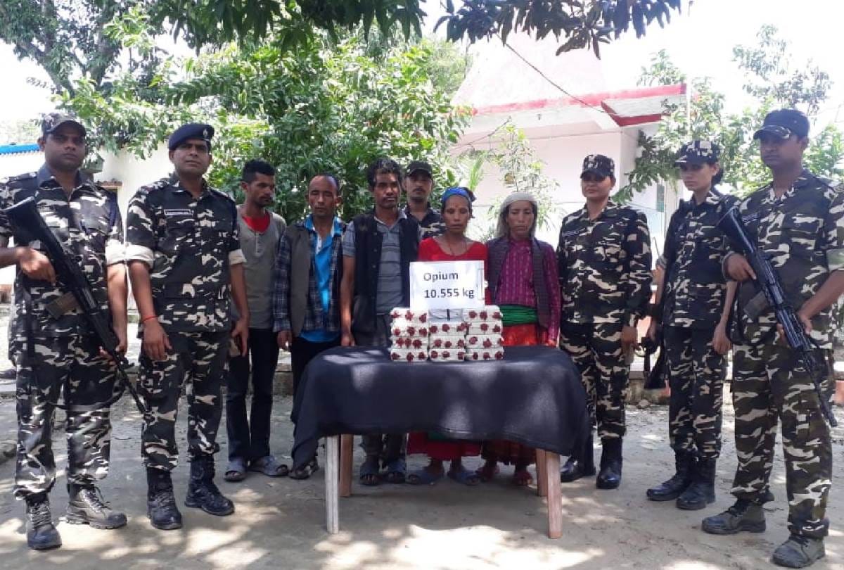 ssb captured 10 kg morphine with 5 nepali smugglers in bahraich nepal border