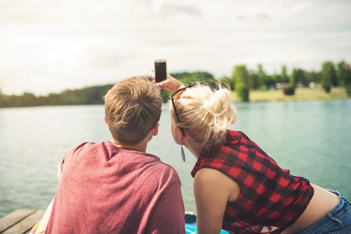 people who post photos with partner is satisfied