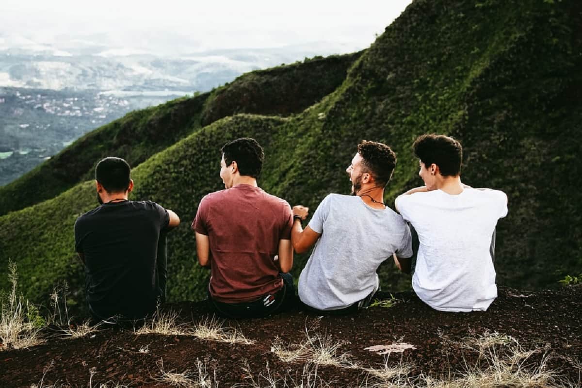 tips to travel in low budget with your friends