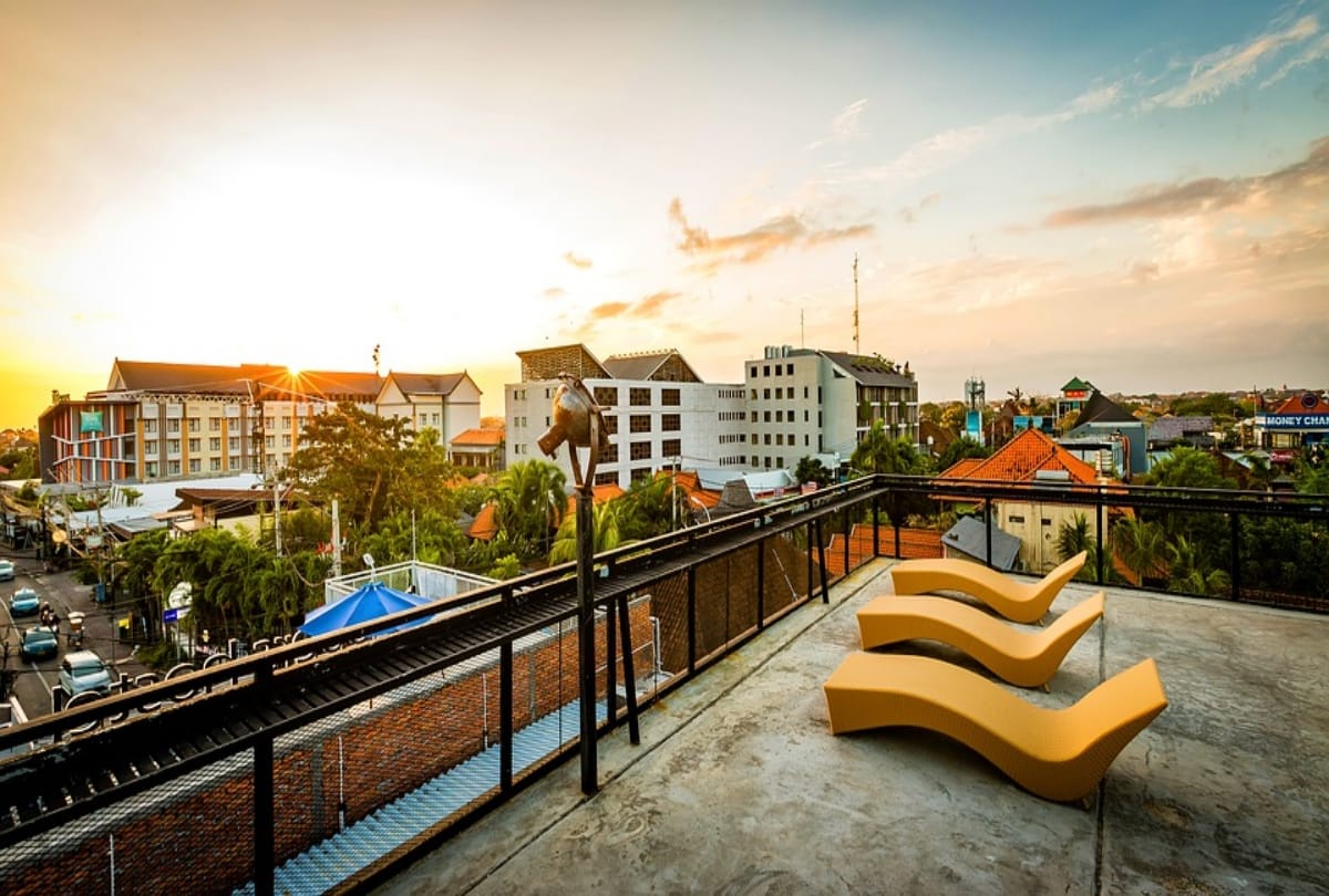 plan trip to udaipur stay in best affordable hostels