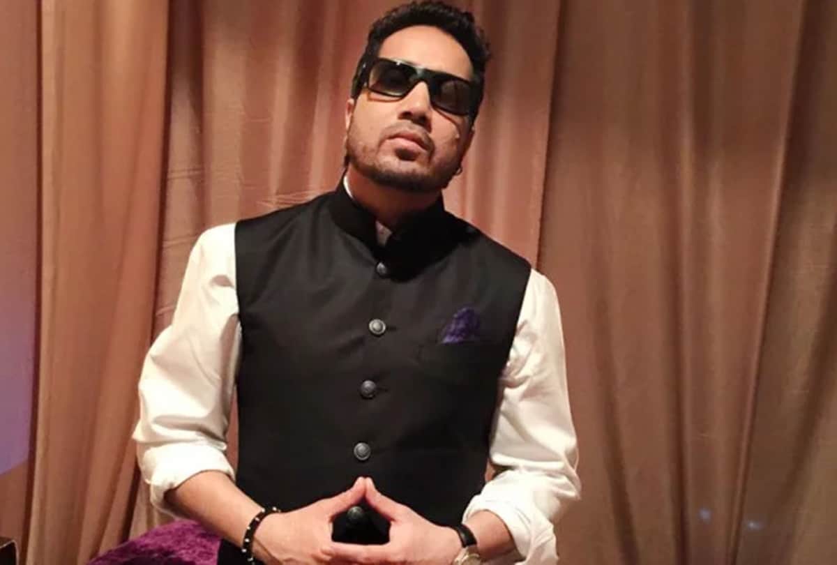 After Salman KRK Now Messes Up With Mika Singh Singer Reply And Said I Will Directly Slap you