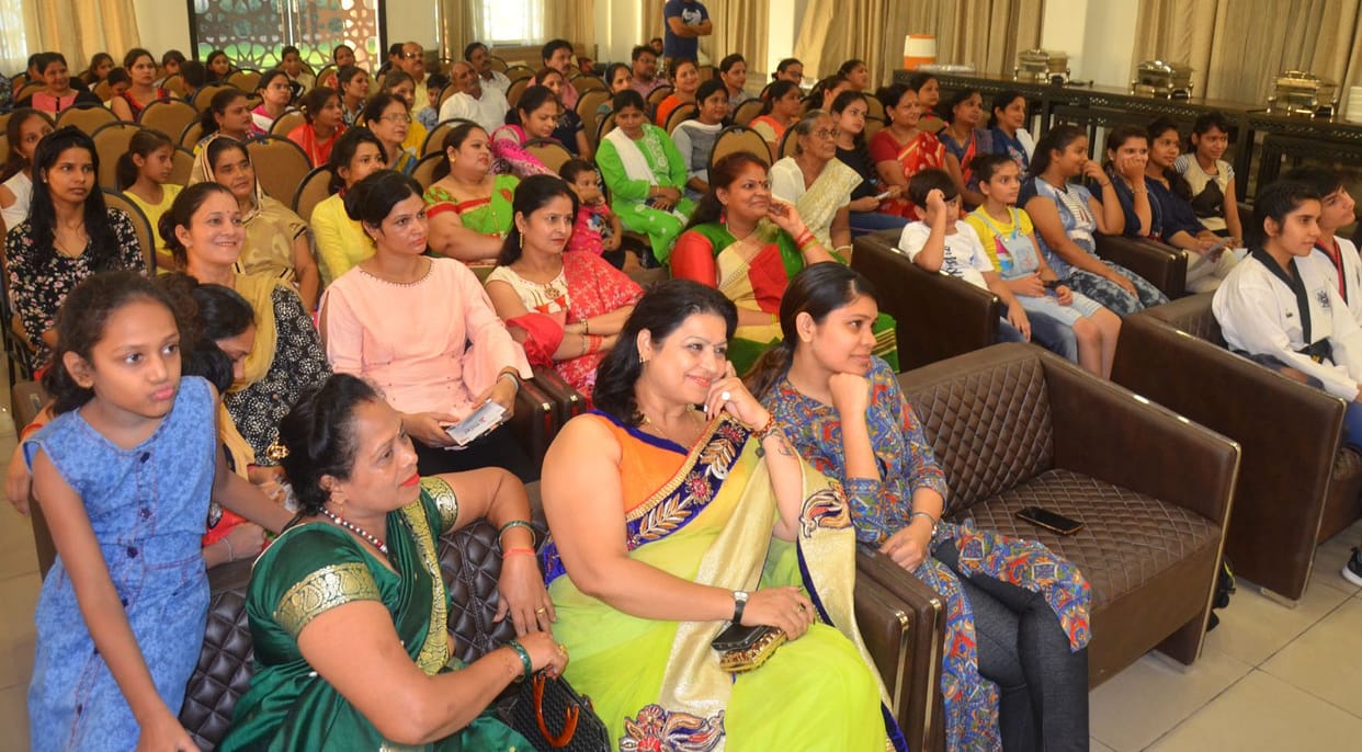 women spoke in socity with confidance