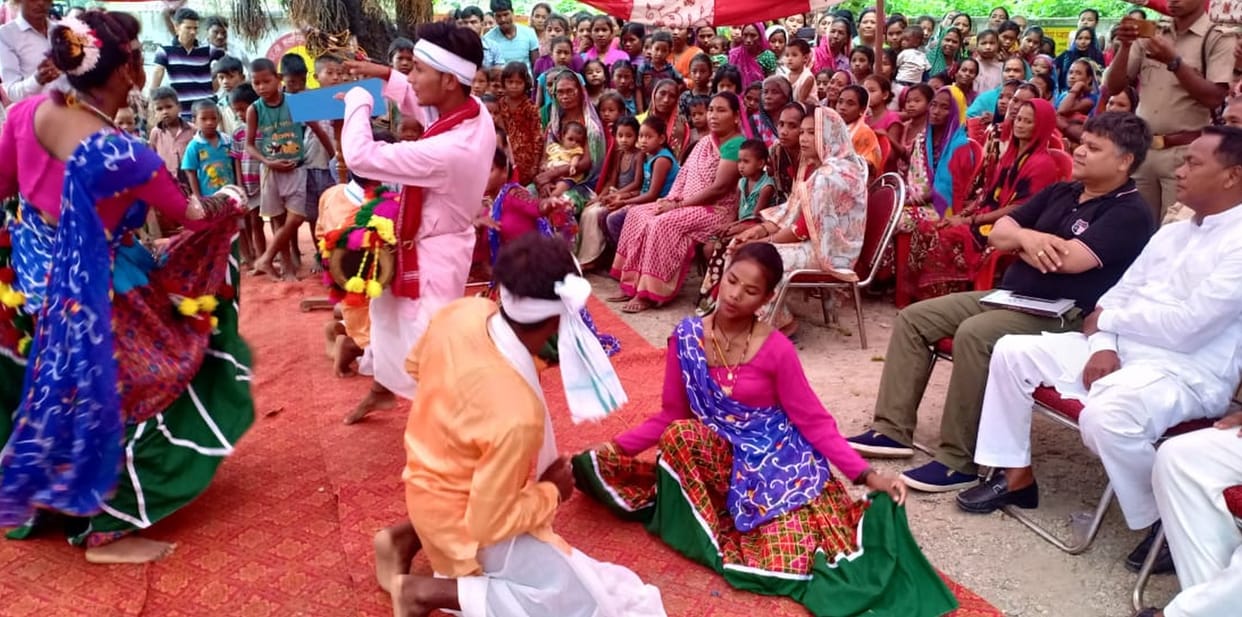 Police will cooperate in improving the talent of Tharu society