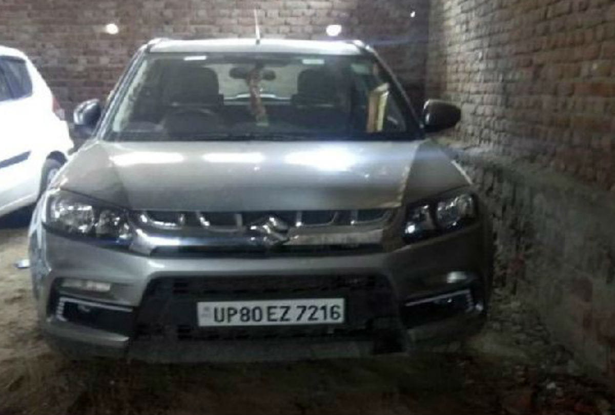 Traffic Police Cut Car E Challan for Worng Parking vehicle was in garage