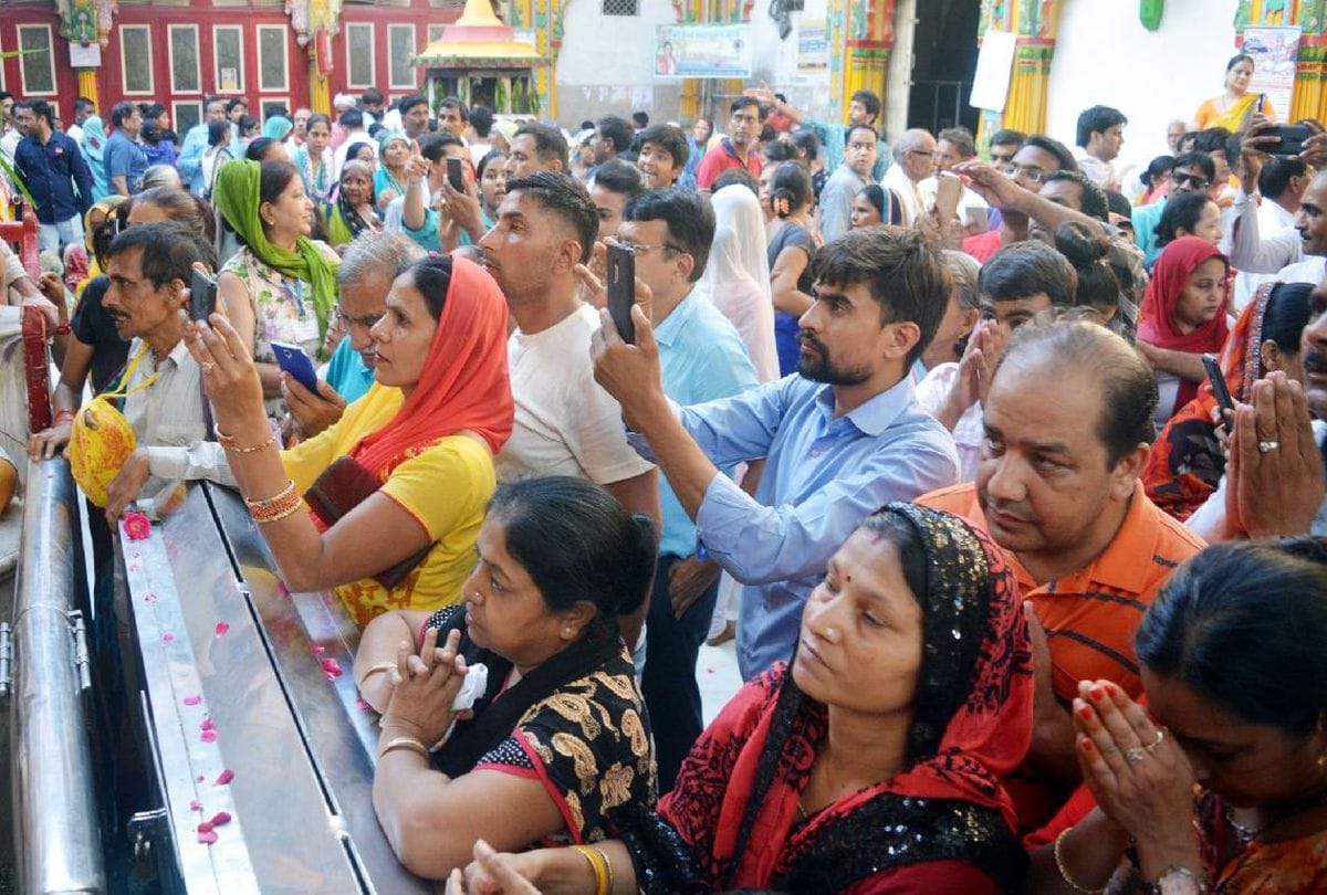 pavitra ekadashi devotees crowed gathered in mathura vrindavan