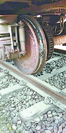 Fire breaks out through Rajdhani Express wheels, Bareilly, UP