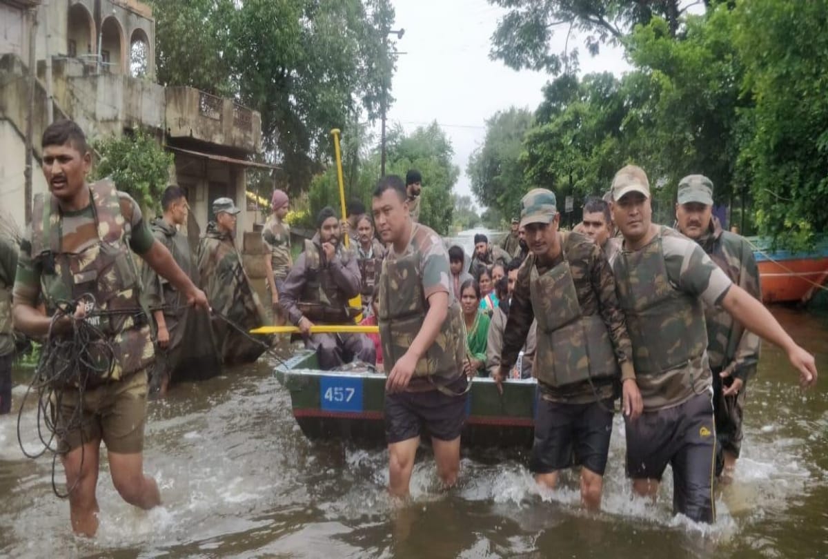 Death toll crosses 148 due to flood in south and west india