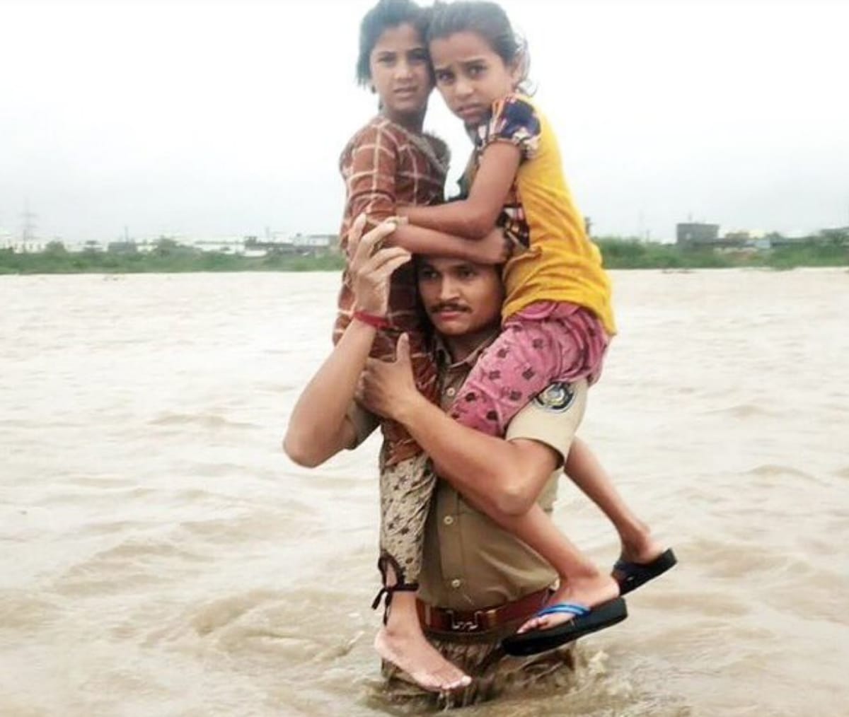 Policeman rescue two children from flood in Gujarat