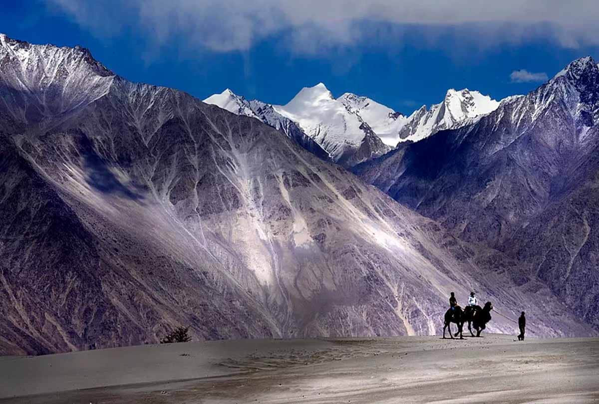 disappointment Frustration among tourism businessmen, latest visuals kashmir, latest news kashmir