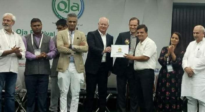 Dhanvantari Award to Dr. Naveen of Ayurveda University