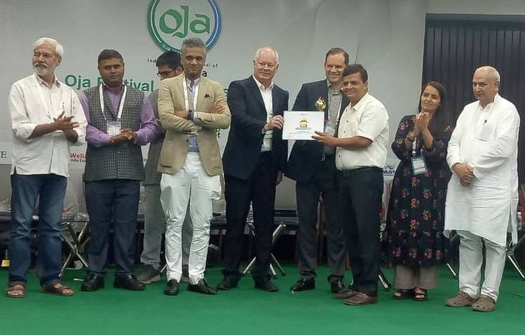 Dr. Naveen Joshi of Gangoli honored with Dhanvantari Award
