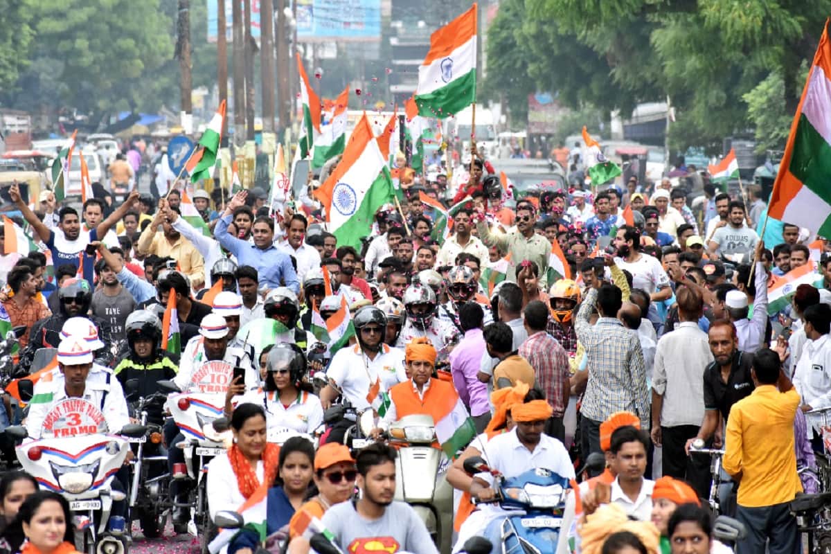 Maa tujhe pranaam: Meerut people participate in tiranga Bike rally of Amar ujala program at Meerut