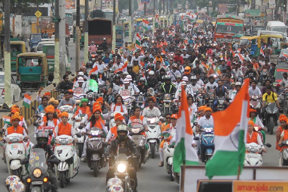 Maa tujhe pranaam: Meerut people participate in tiranga Bike rally of Amar ujala program at Meerut