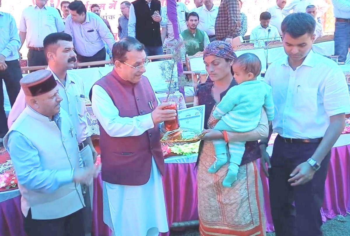 Education Minister Suresh Bhardwaj in Janmanch Karsog Mandi Himachal Pradesh