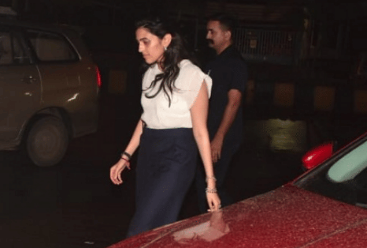 mukesh ambani daughter in law shloka mehta spotted in mumbai