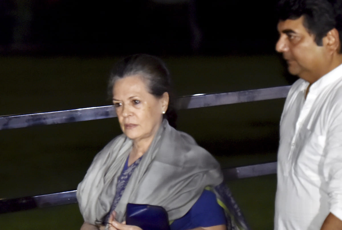 Sonia Gandhi again became interim president of Congress gets command after 17 years all updates