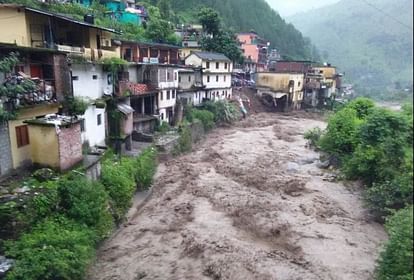 chamoli nandakini and other rivers overflow rain landslide 3 shops drown 3 people missing all update