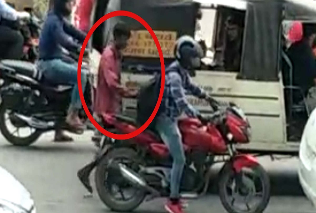 attention bikers thieves steal from your bags in delhi