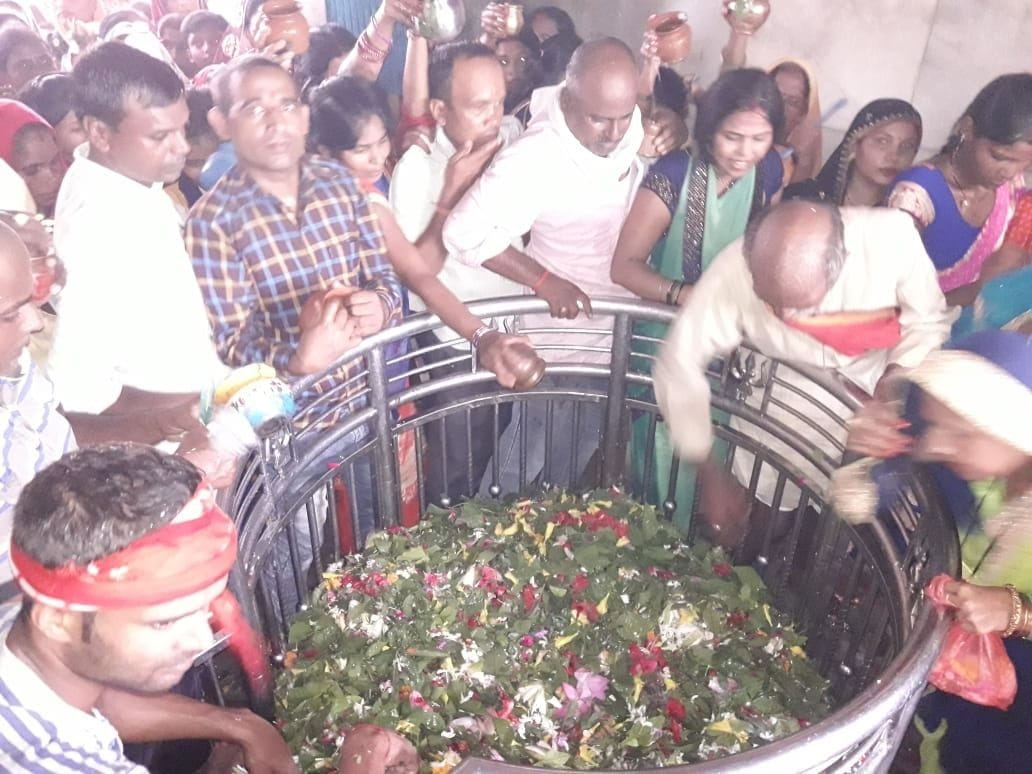 Many devotee comes in Tameswarnath temple