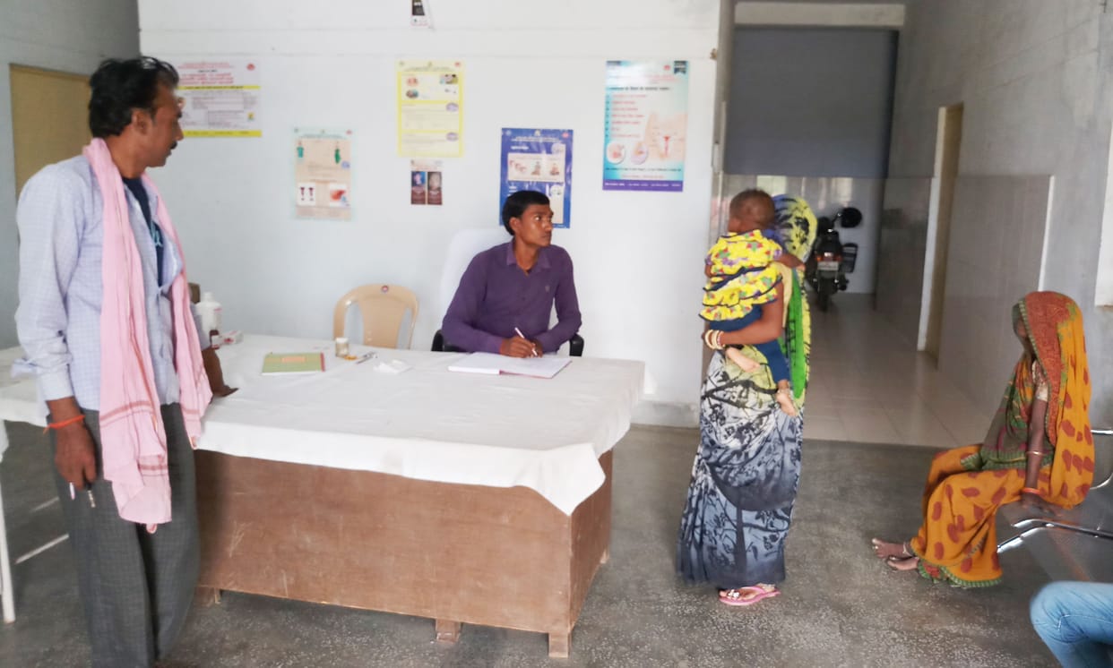 no doctor and nurse, ward boy giving treatment
