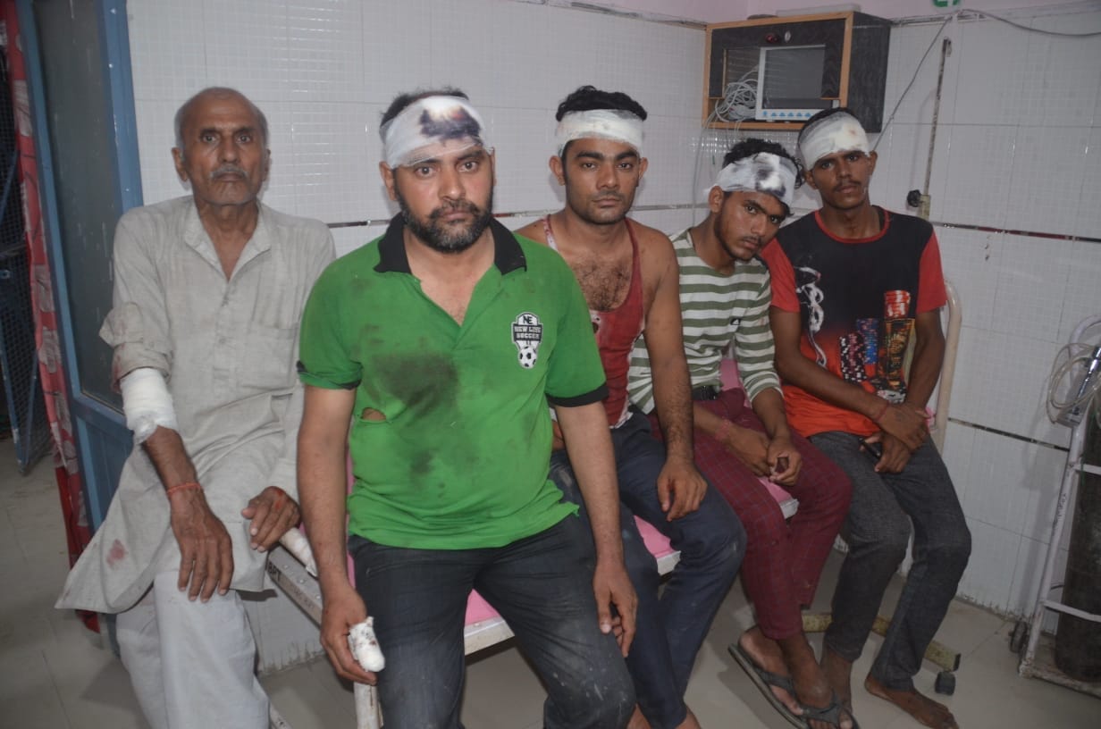 Eight injured in firing and stone pelting at Brahman Putthi