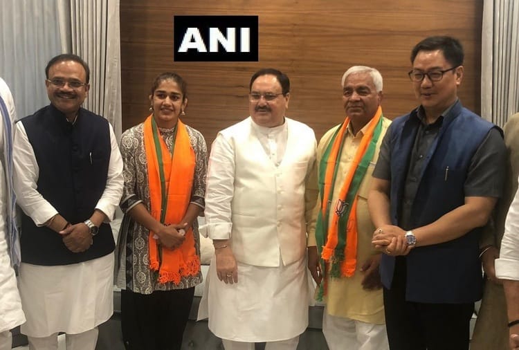 International Wrestler Babita Phogat and Mahavir Phogat joins Bharatiya Janata Party
