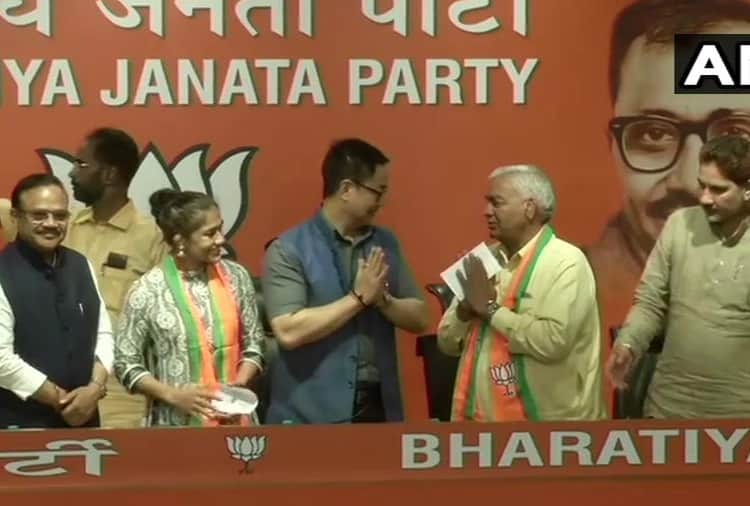 International Wrestler Babita Phogat and Mahavir Phogat joins Bharatiya Janata Party