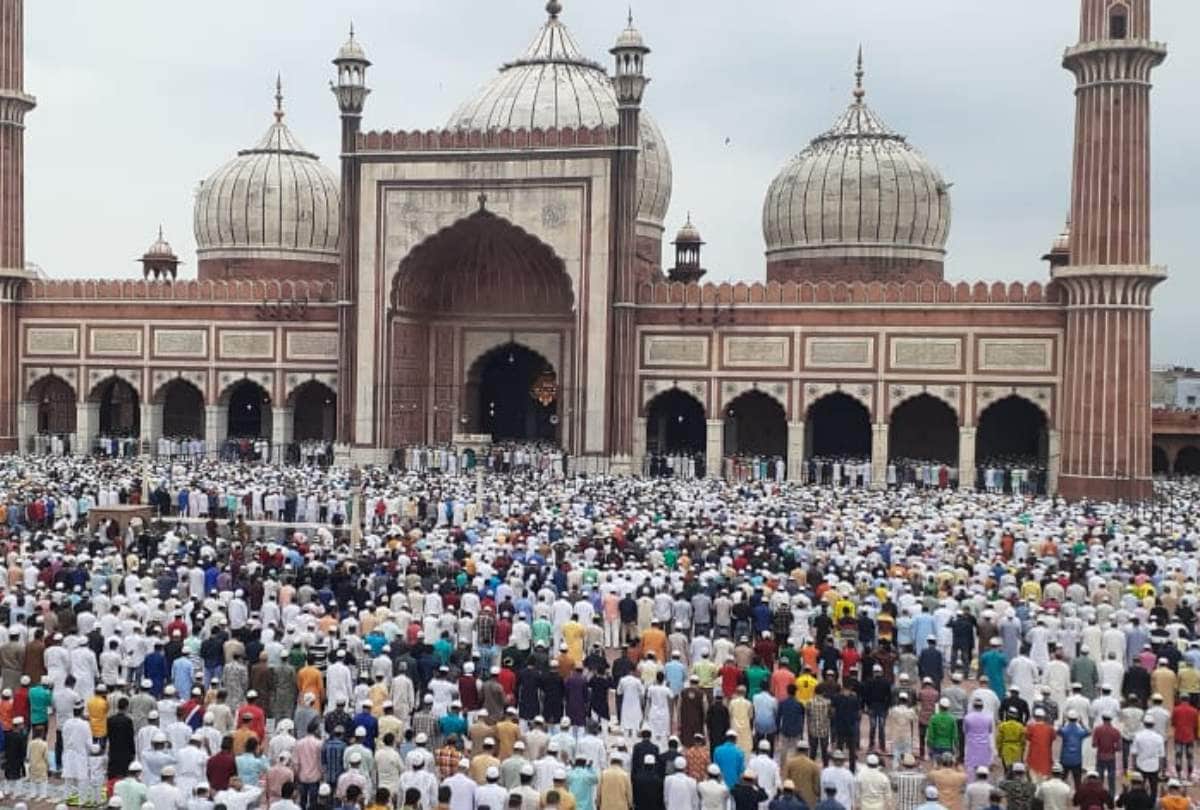 bakrid 2019 from mukhtar abbas naqvi to common man all offers namaz of eid al adha photos