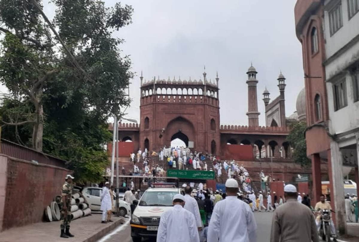 bakrid 2019 from mukhtar abbas naqvi to common man all offers namaz of eid al adha photos