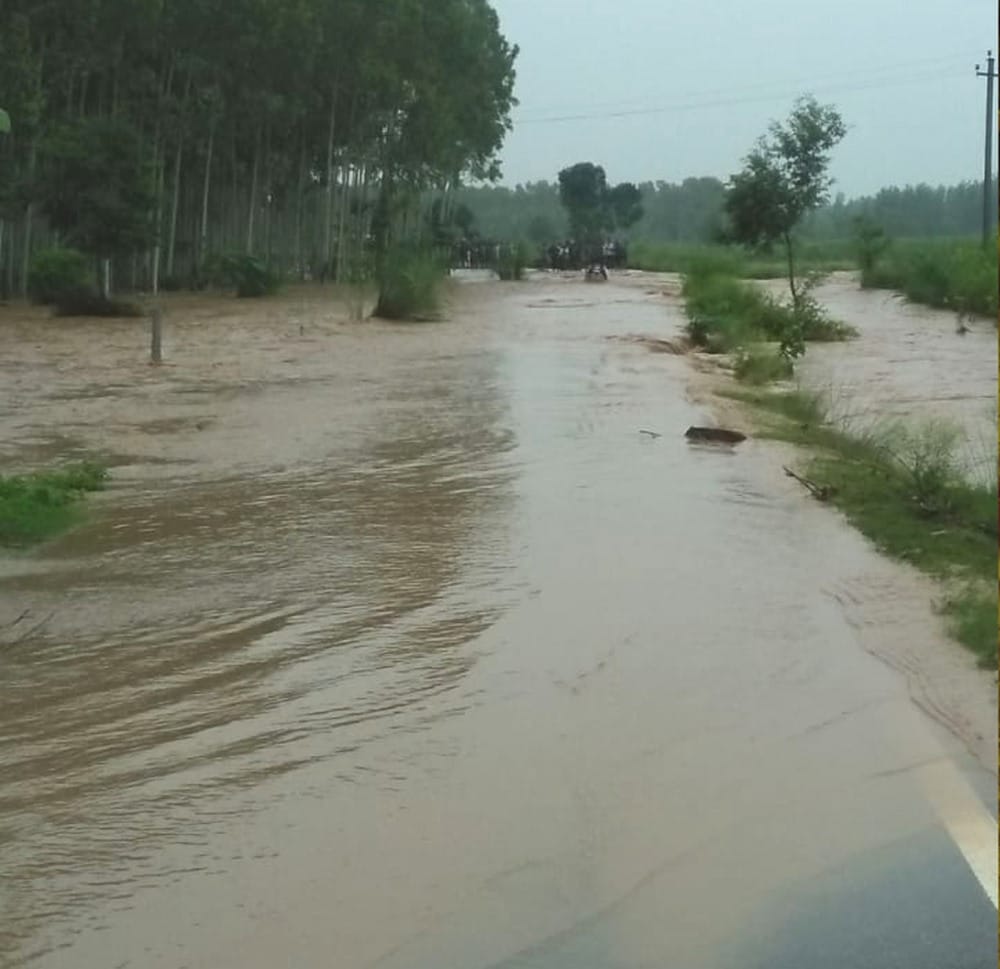 Haridwar: Rainy rivers overflow, village disconnected for three hours