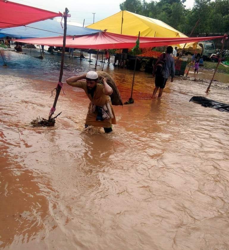 water enter in weekly market