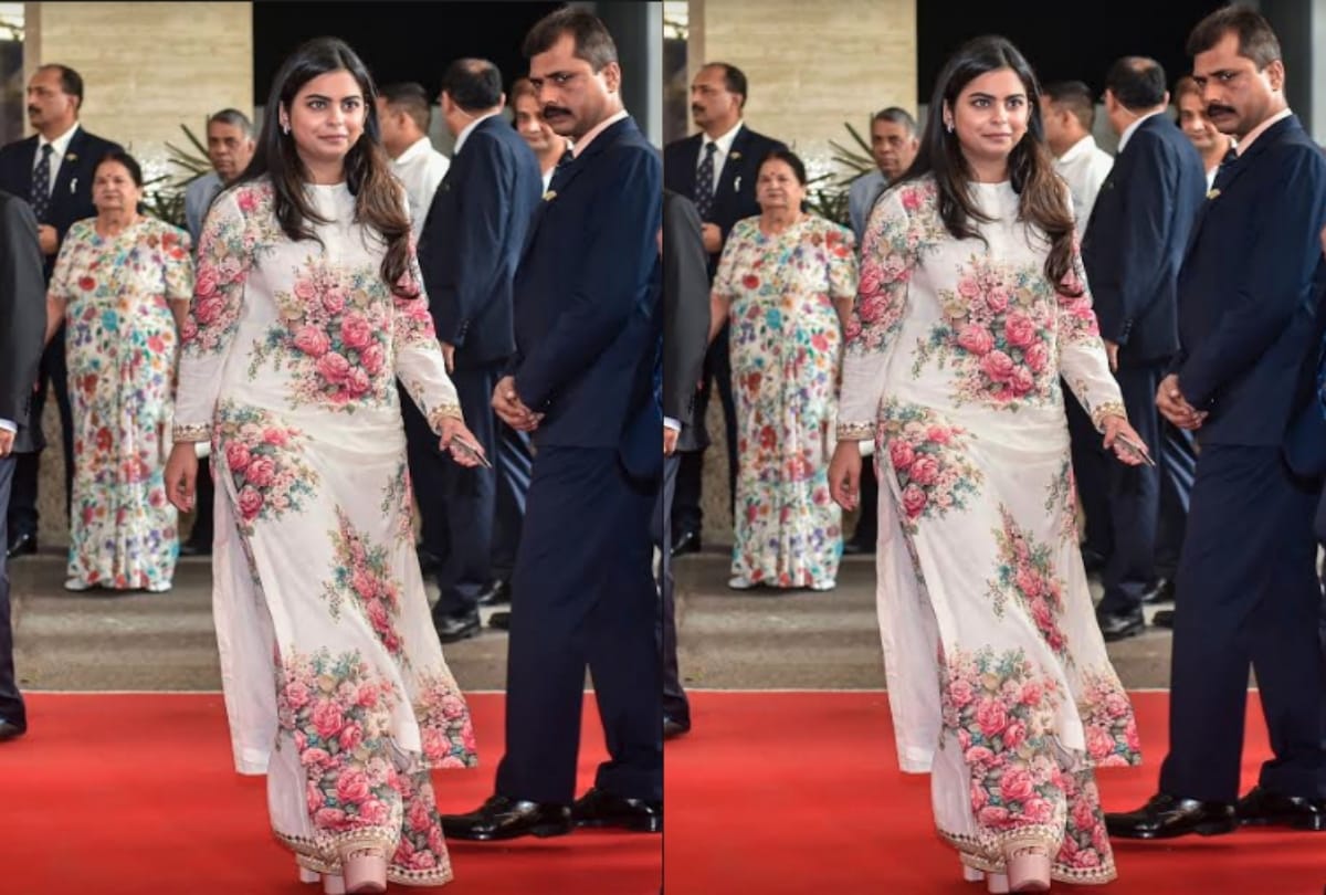 isha ambani looks gorgeous in abu jani sandeep khosla designer pink embroidered lehenga